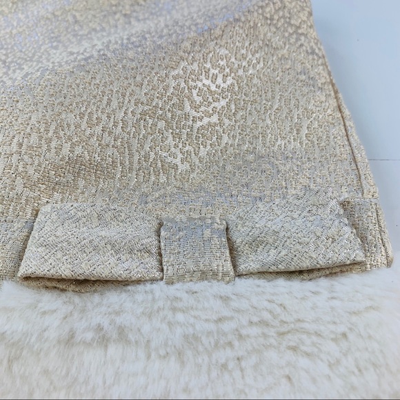 NWT JANIE AND JACK GOLD METALLIC W/ FAUX FUR 6-12M - Picture 3 of 8